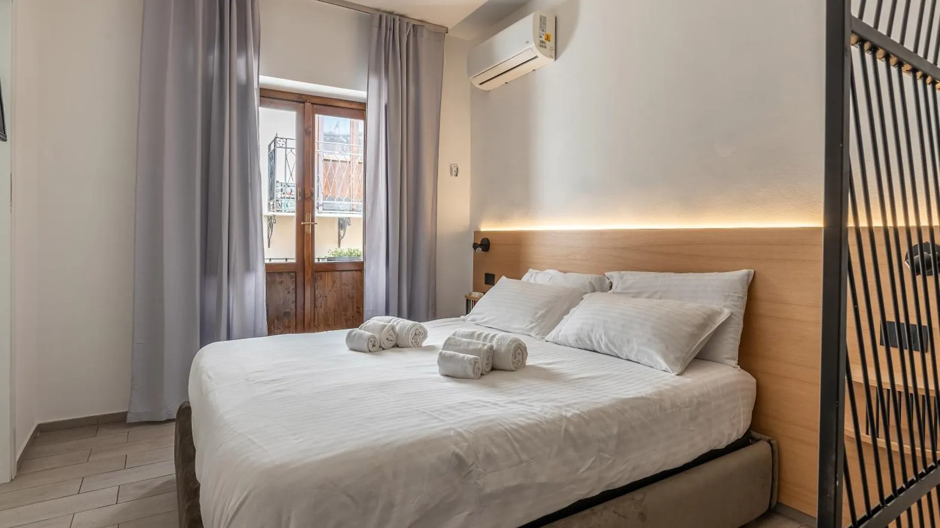 Naos Home - Alle Spalle Del Teatro Massimo contacts